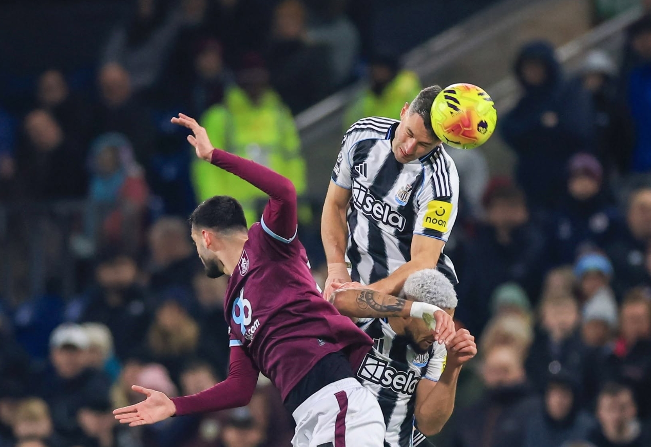 Newcastle Tundukkan Burnley